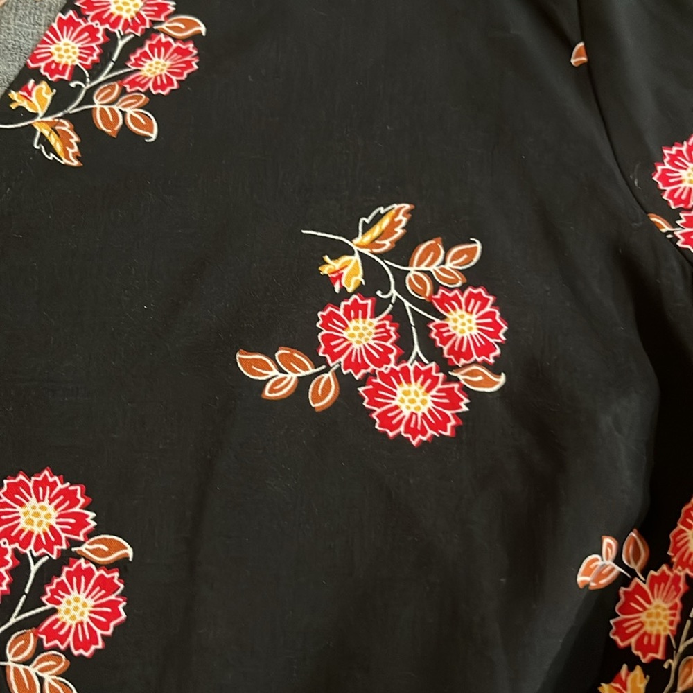 Old Navy Blouse - Picture 3 of 6